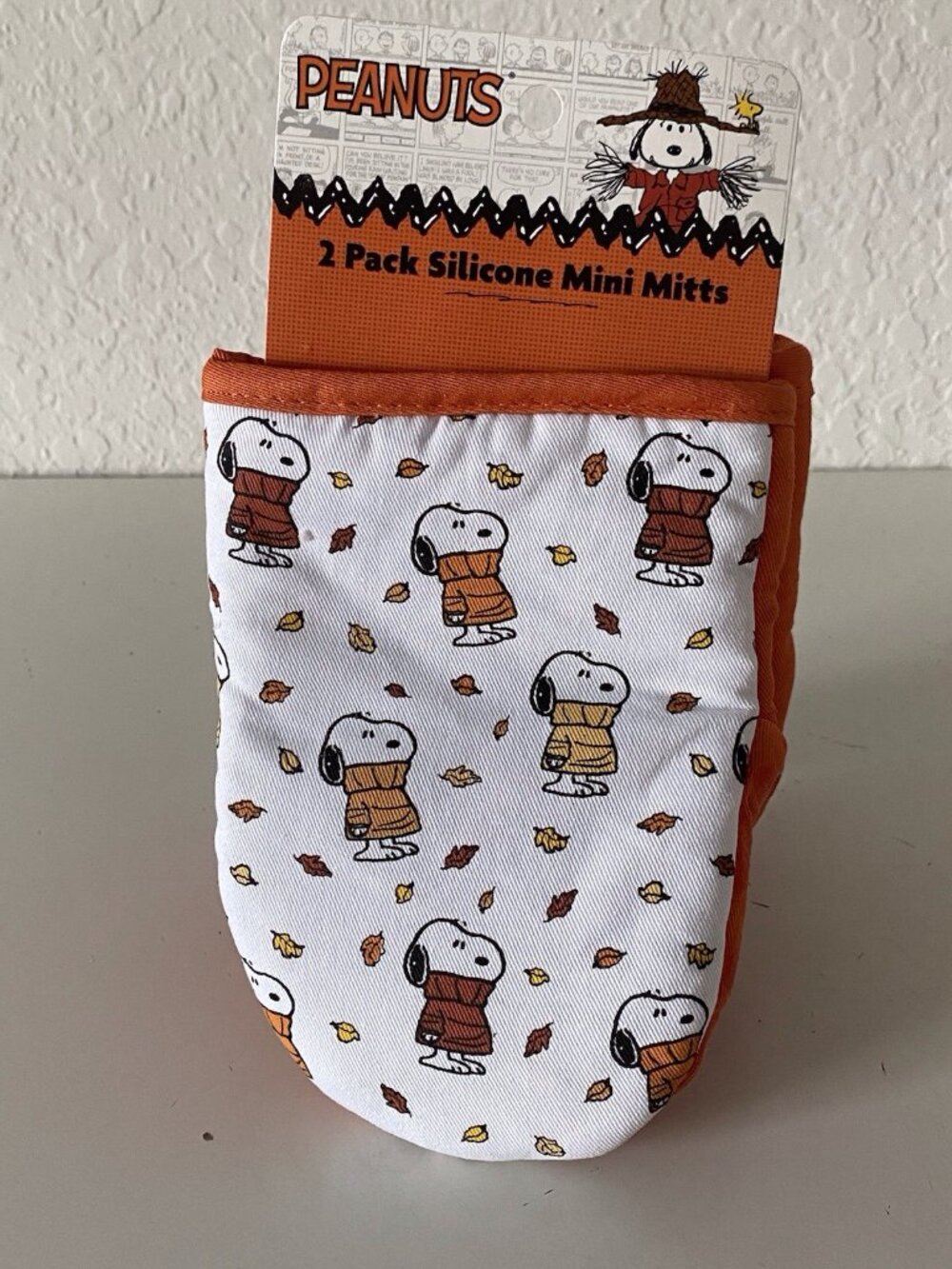 2 Pack PEANUTS Mini Oven Mitts Snoopy In Chunky Sweater Autumn Fall Leaves NEW